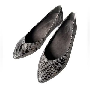 Vionic Gunmetal Silver Snake Orthotic Leather Pointed Toe Ballet Flat